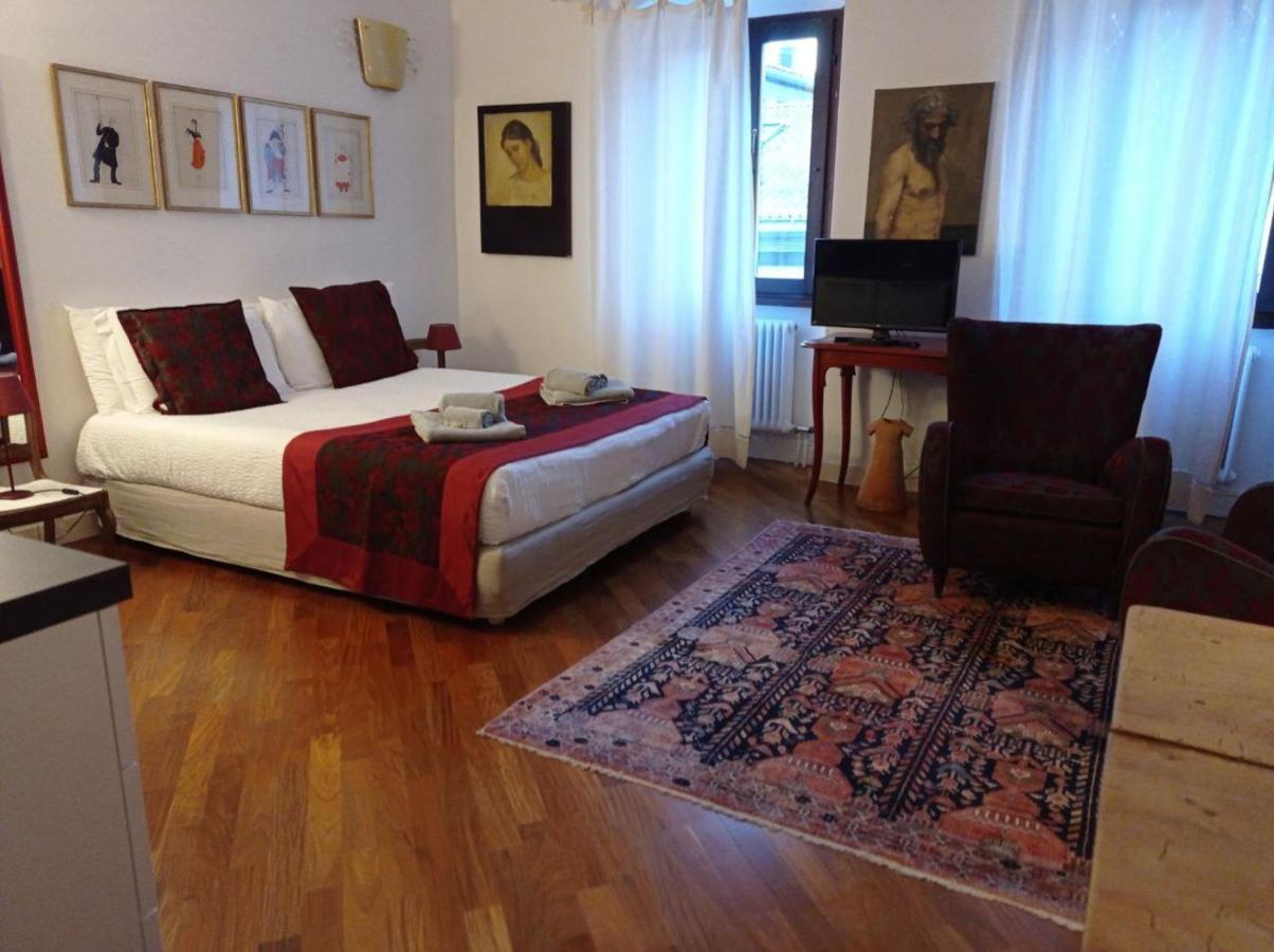 S. Trinita 18, Suites & Rooms Trento Exteriör bild